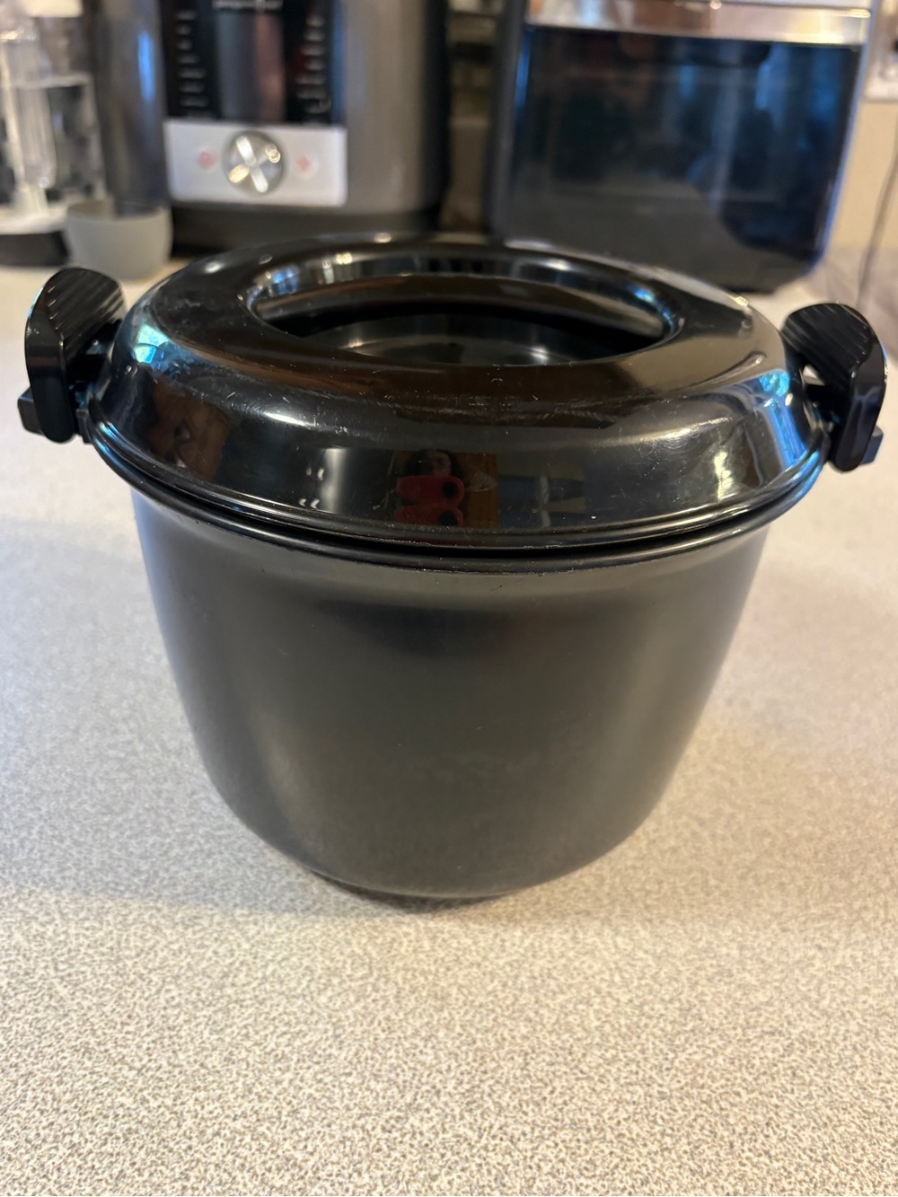 Pampered Chef Microwave Rice Cooker Plus with Locking Lid